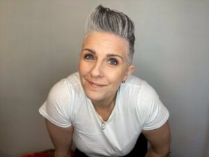 Deirdre Amies, the Fun Business & Money coach for online service professionals